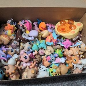Bundle of littlest pet shops, houses, and accessories
